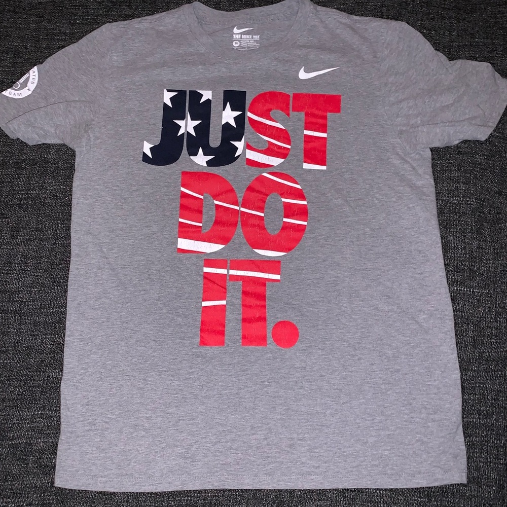Nike men’s shirt, American flag print, size medium